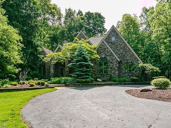 4th image of 9323 Regency Woods Dr