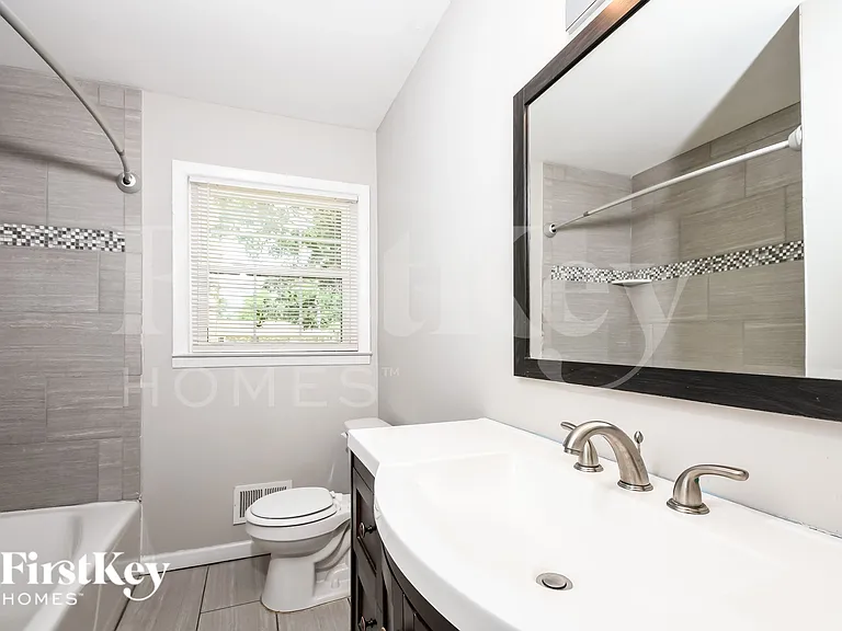 2080 Bishop Dr — Photo 9