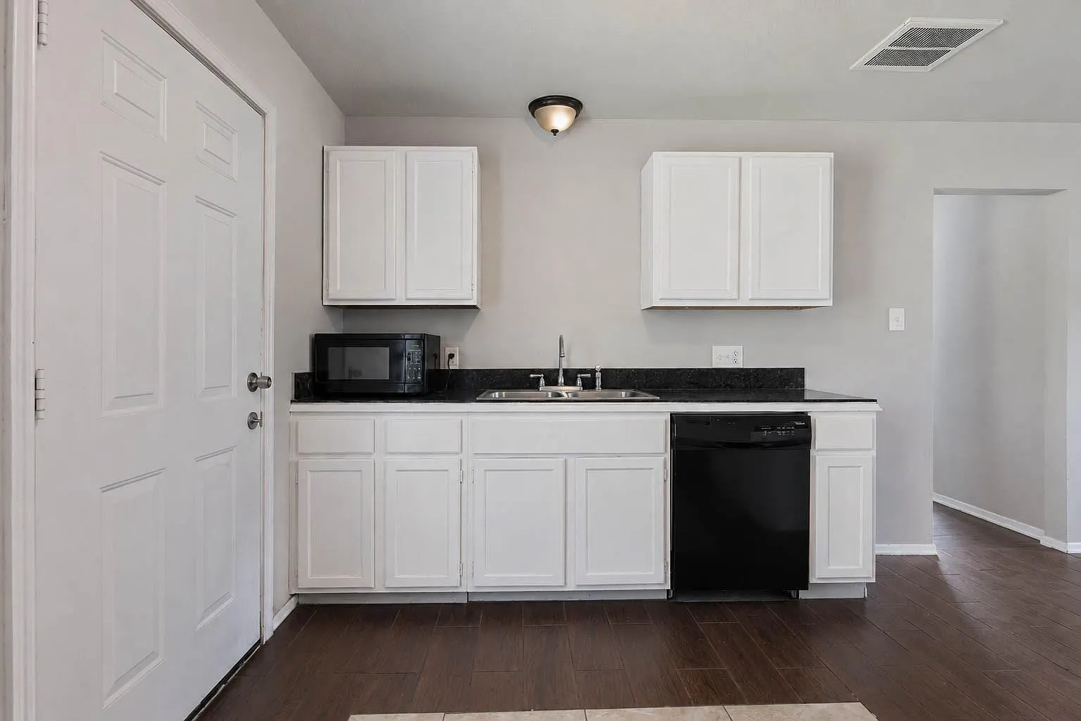 4 bed, 1.0 bath, 1796 sqft, $1,450 — Photo 4