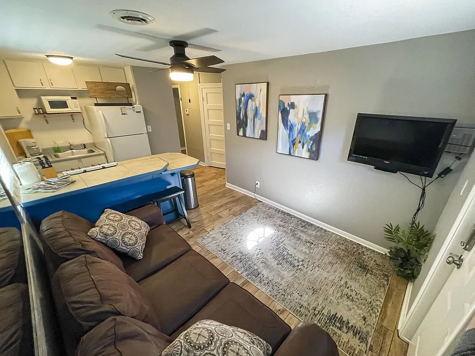 335 N Gregg Ave #B