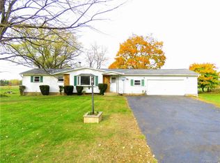 1360 Schlegel Rd, Webster, NY 14580