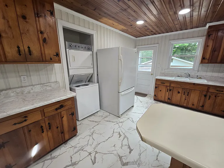 605 Cherokee St — Photo 5