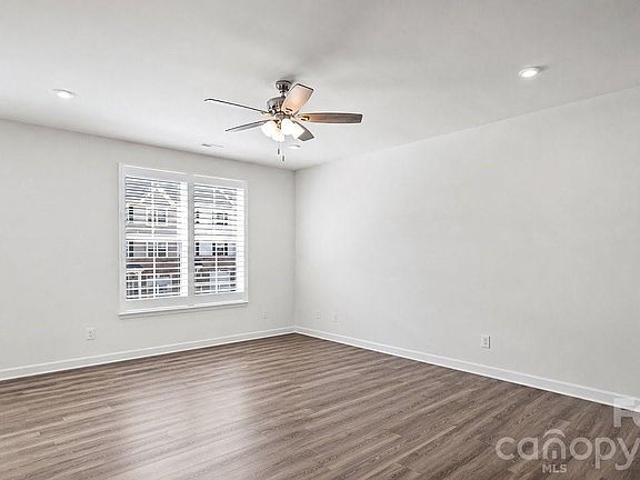 3rd image of 2607 Grantham Place Dr