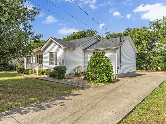 3rd image of 3011 Henderson Ln