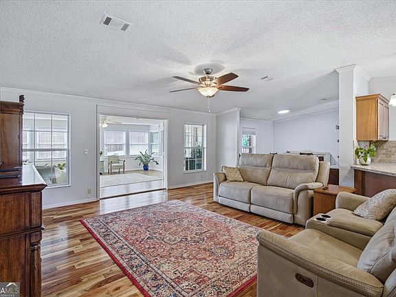 4th image of 266 Payton Rd