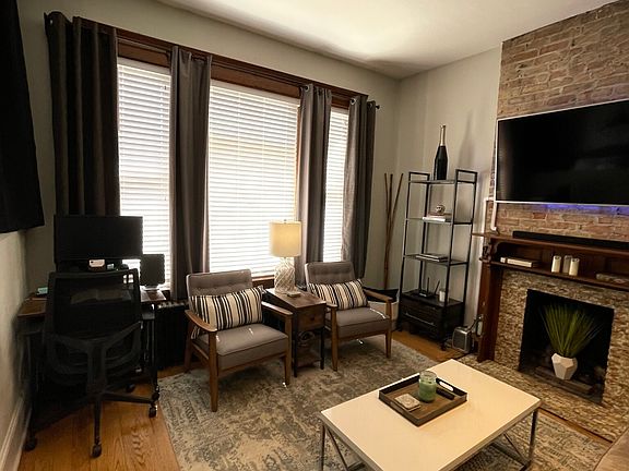 2nd image of 1010 W Altgeld St APT 3
