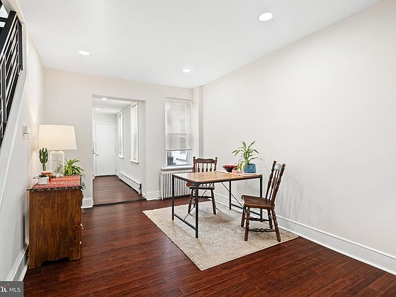 3rd image of 2224 E Cumberland St
