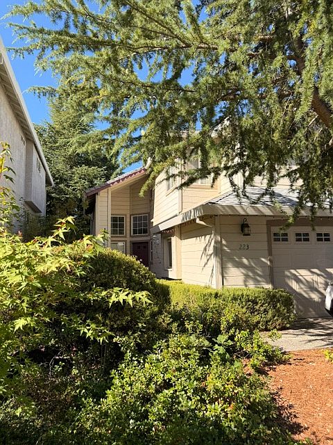 1st image of 223 Canyon Creek Cir