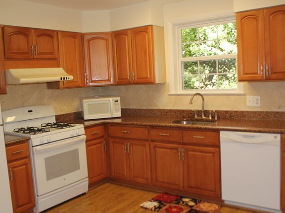 3rd image of 2427 Villanova Dr