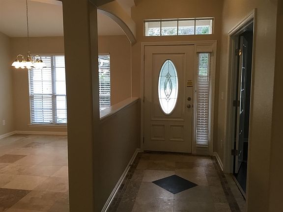 3rd image of 268 W Silverthorn Ln