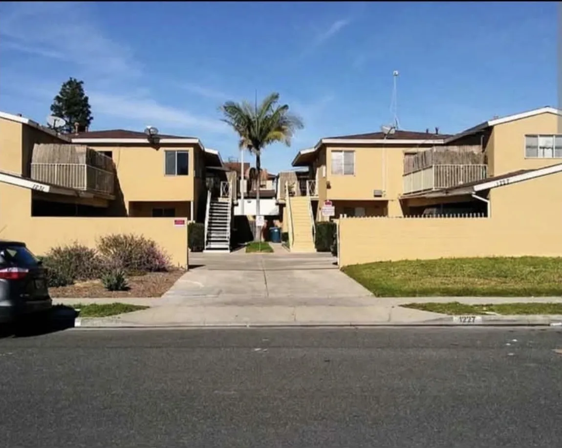 2 bed, 3290 sqft, $2,400 — Photo 1