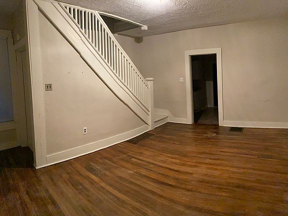 5th image of 1606 Broadway St