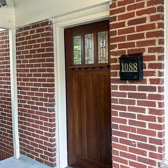 1088 Sanders Ave SE — Photo 2