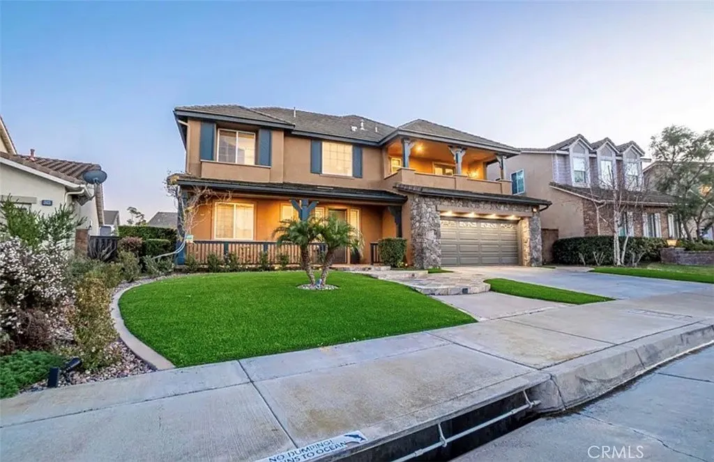 5 bed, 4.5 bath, 3605 sqft, $8,800 — Photo 2