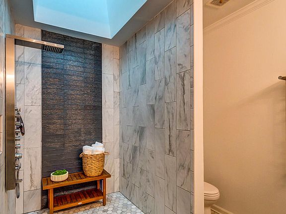 4th image of 724 Barnes Mill Rd