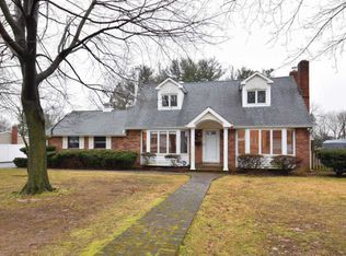 41 Roxbury Dr, Commack, NY 11725