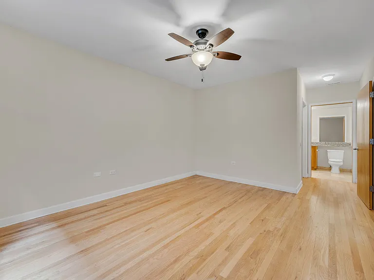 2064 N California Ave #203 — Photo 14