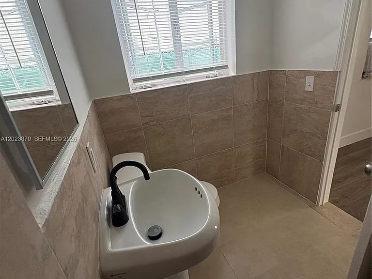 2052 SW 7th St #4 — Photo 7