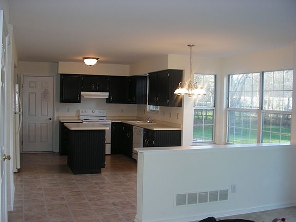 4th image of 3820 Hanover Dr