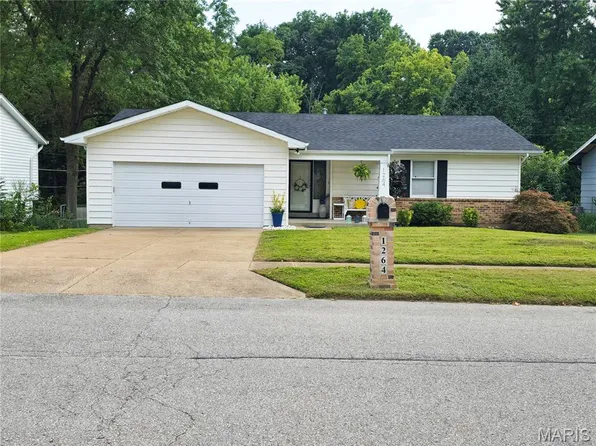 1264 Belgrove Dr, Saint Louis, MO 63137