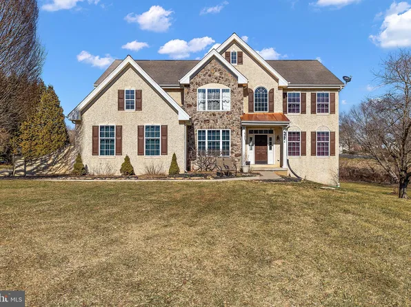 10 Edgewood Dr, Avondale, PA 19311