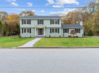 30 Oak Dell Cir, East Greenwich, RI 02818