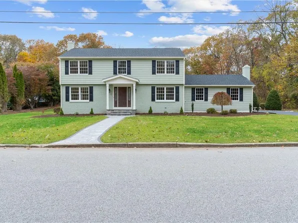 30 Oak Dell Cir, East Greenwich, RI 02818