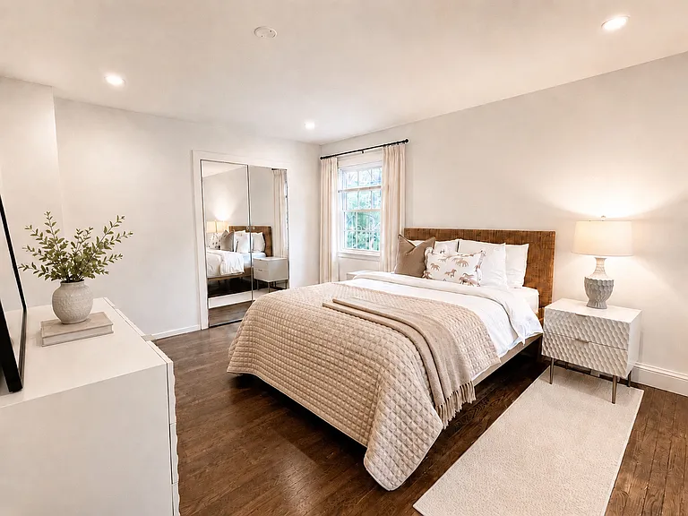 9 Actors Colony Rd — Photo 9