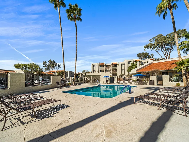 Valley View Apartments — Photo 13