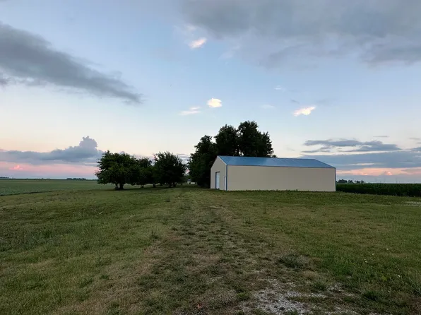 9680 Ospur Rd, Clinton, IL 61727