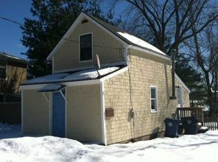8 Oxford Ave, Warwick, RI 02889