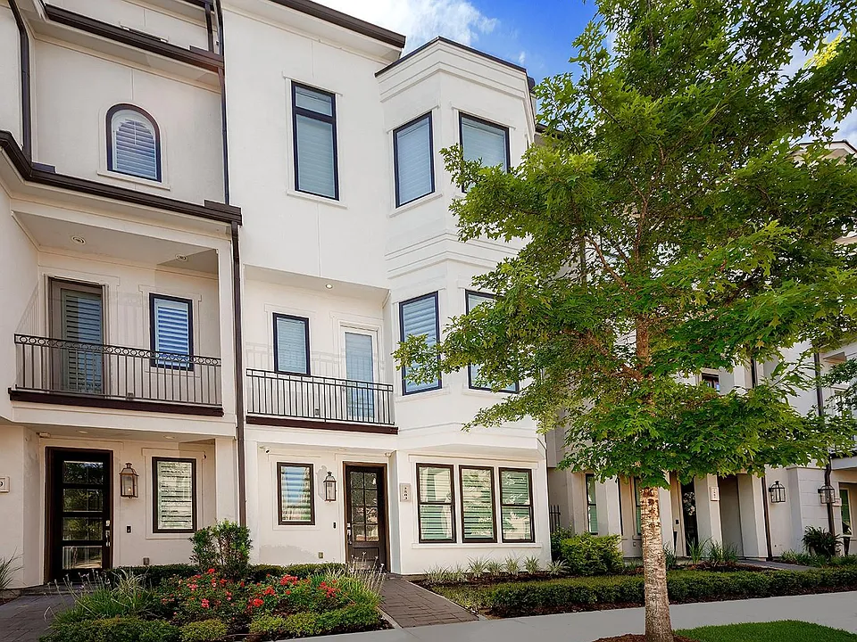 2503 Lake Front Cir
