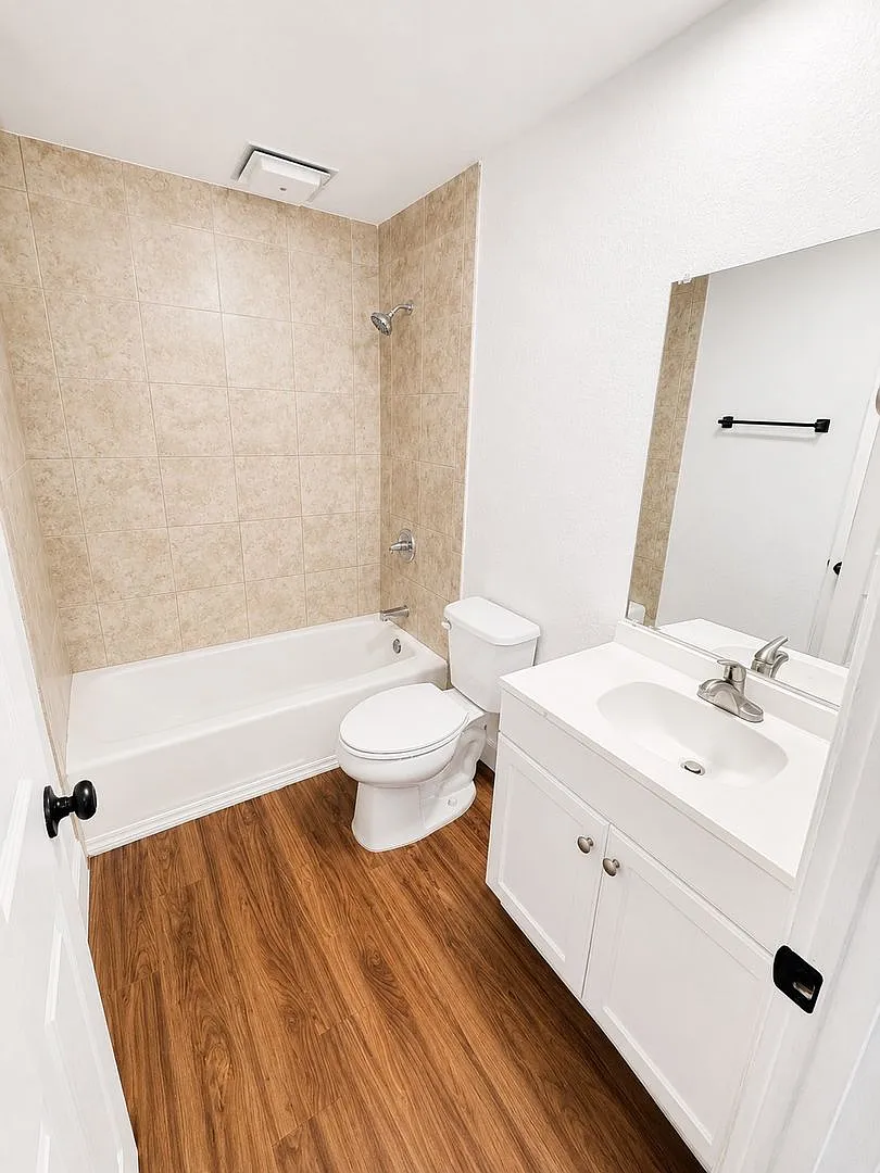 2 bed, 1.5 bath, 1200 sqft, $1,289 — Photo 4