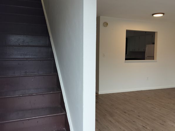 60 E Main St #11