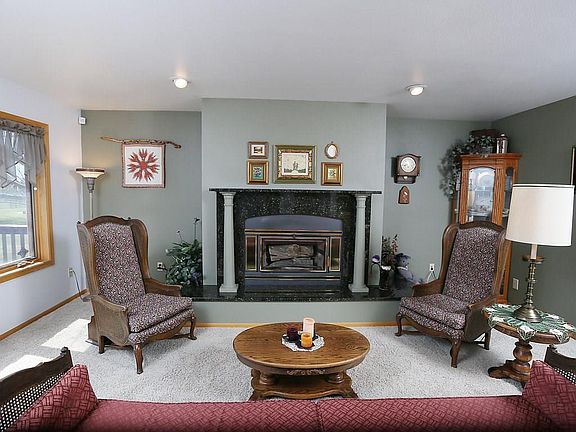 2nd image of 4852 Amber Ln