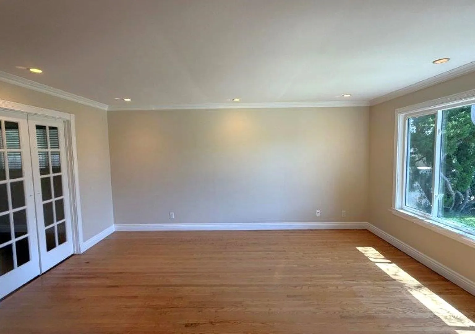 Beautiful Updated 4-Bedroom Martinez Home with Hardwood Floors, Backyard & Gardener Included — Photo 4