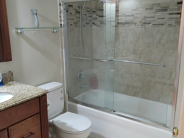 Main full bathroom upstairs