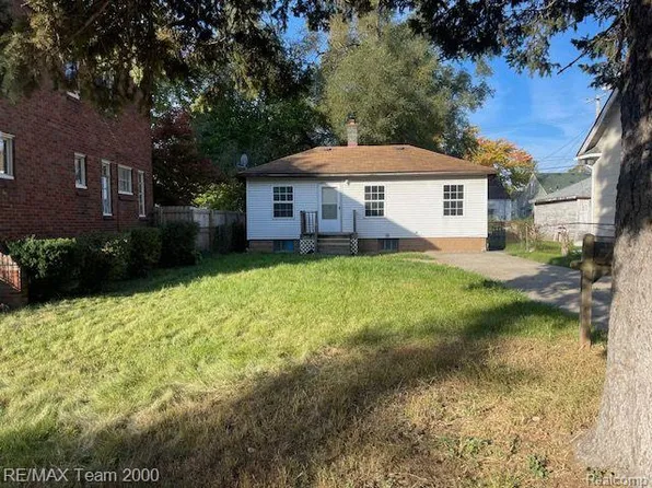7509 Mettetal St, Detroit, MI 48228