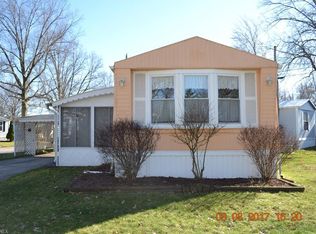 23 Flagler Dr, Olmsted Twp, OH