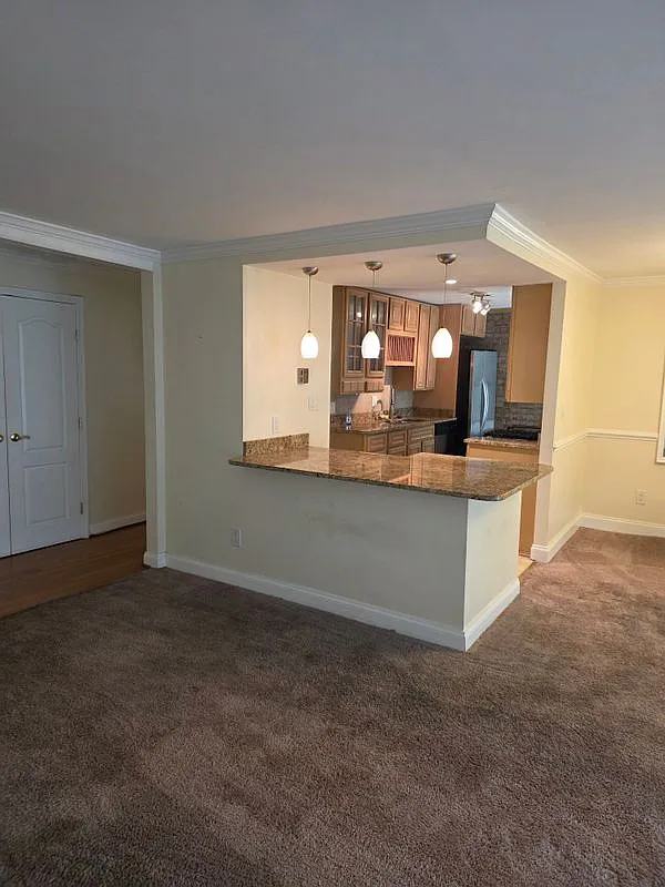 2 bed, 1.0 bath, 1031 sqft, $2,195 — Photo 1