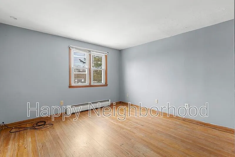 3 bed, 1.0 bath, 1100 sqft, $1,650 — Photo 4