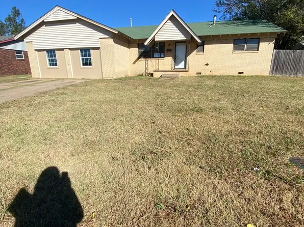 103 NE 5th St, Moore, OK 73160