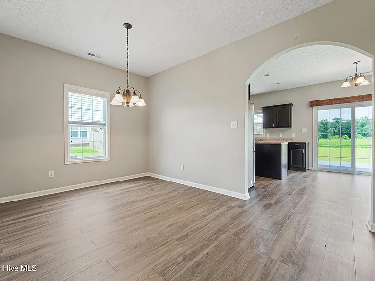 407 S Bluff Cir — Photo 7