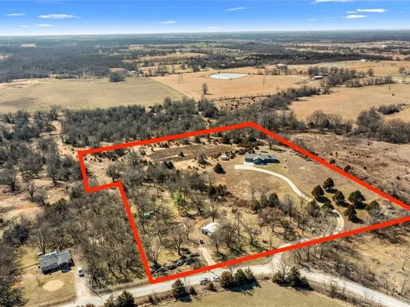 31822 S McClain Rd, Harrisonville, MO 64701