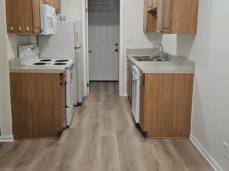 209 Cedar St #E2 — Photo 8