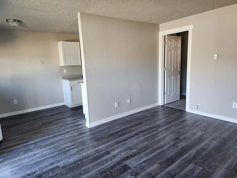 Living Room/Dining Unit 22