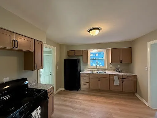 105 Sweeting St — Photo 13