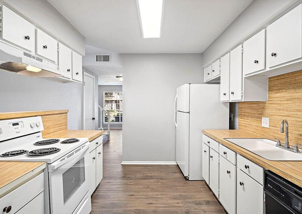 1st image of 1831 Sherwood Forest St APT 4