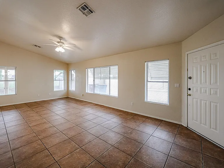 10935 W Ruth Ave — Photo 7