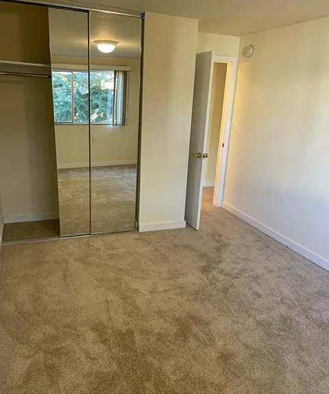 Skyline House — Photo 37